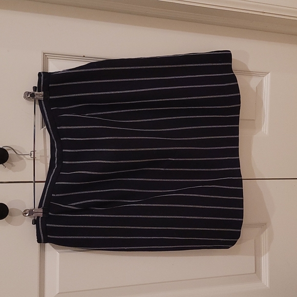 Banana Republic Winter Skirt - Picture 3 of 5